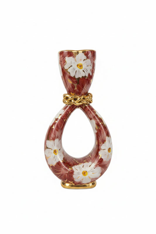 Vaso deruta rosa con fiori bianchi