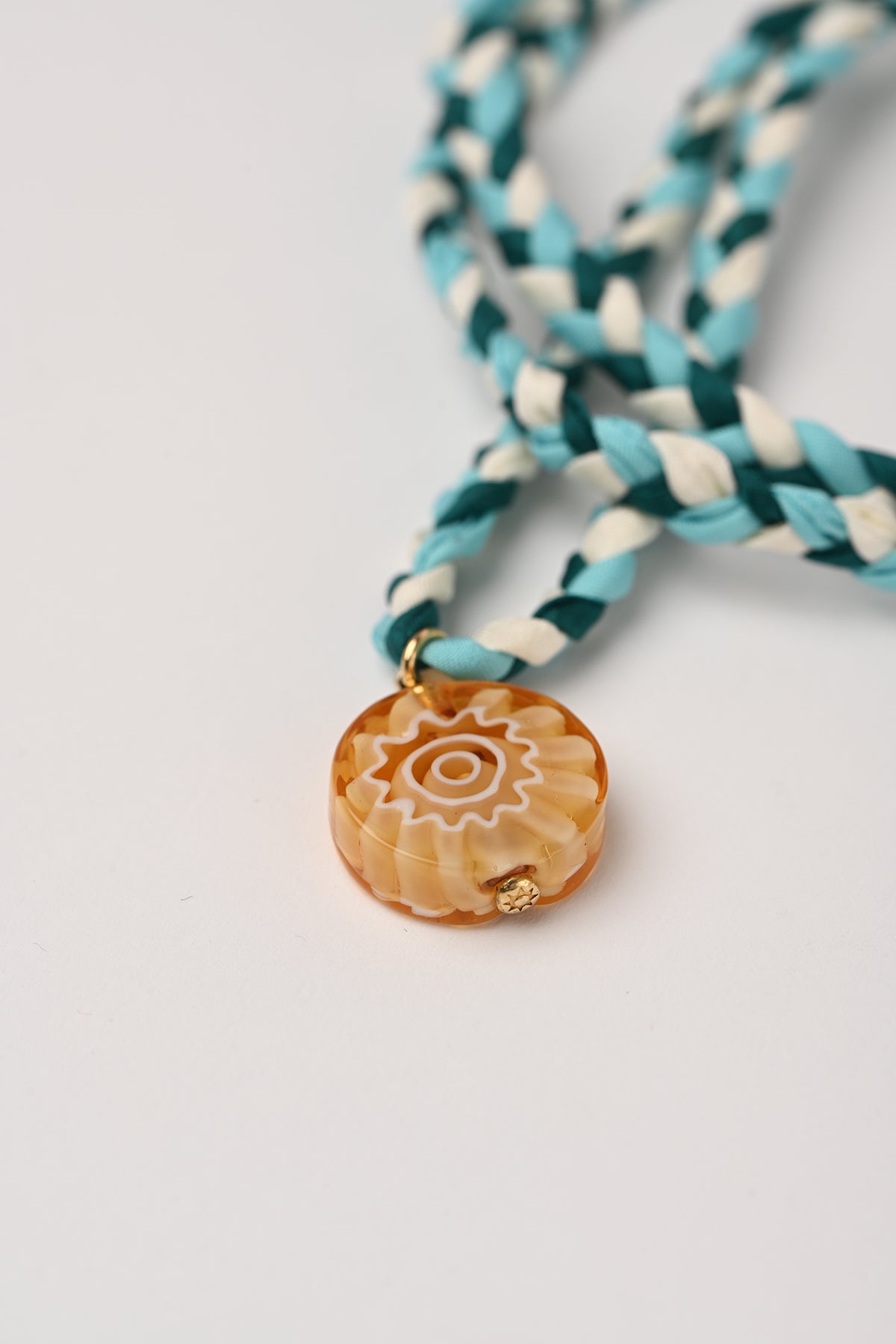 Collana con cordino in seta Bacaressa Amourrina