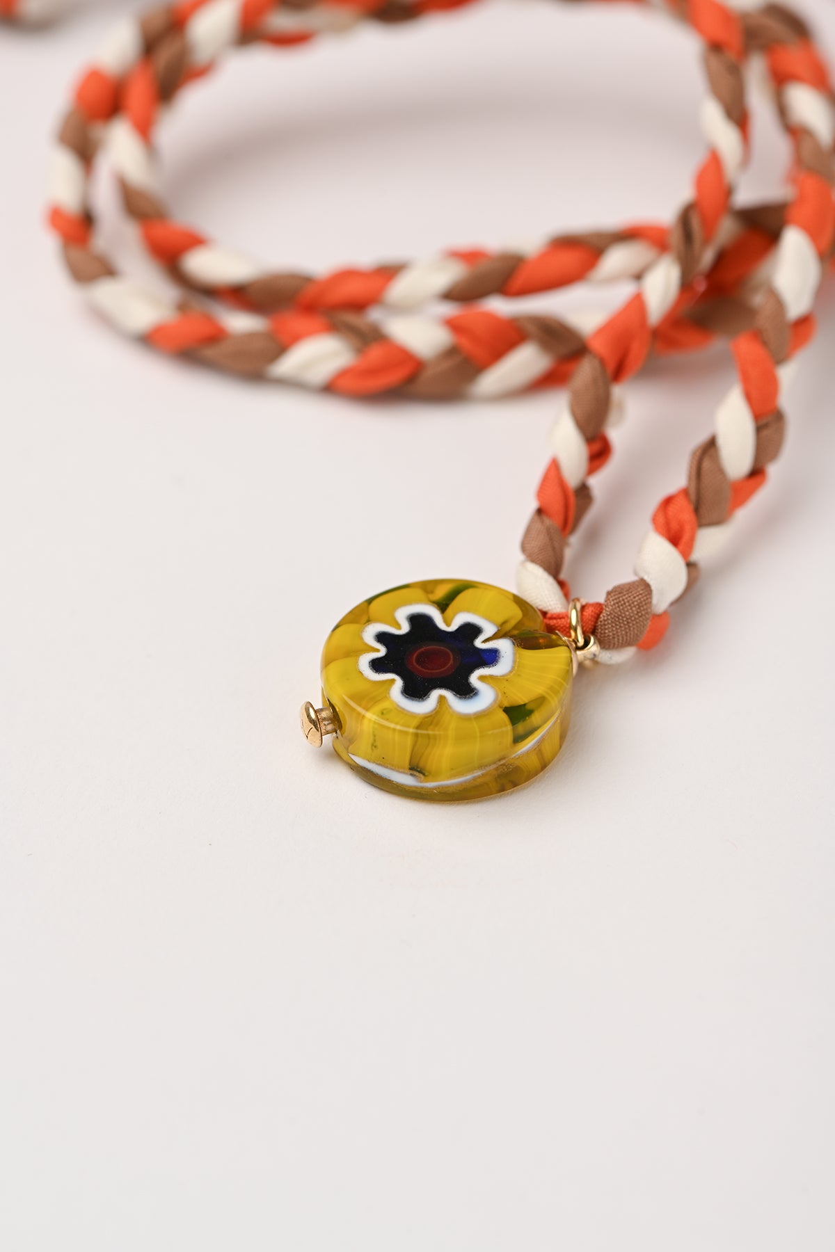 Collana con cordino in seta Bacaressa Amourrina