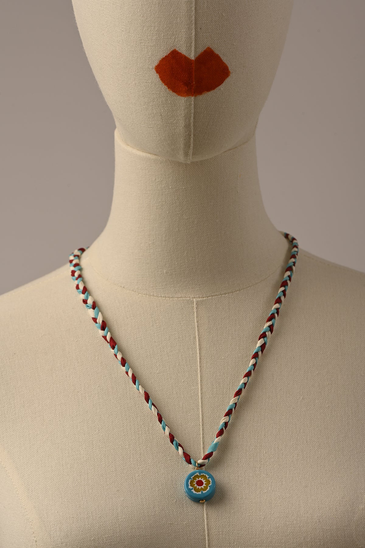 Collana con cordino in seta Bacaressa Amourrina