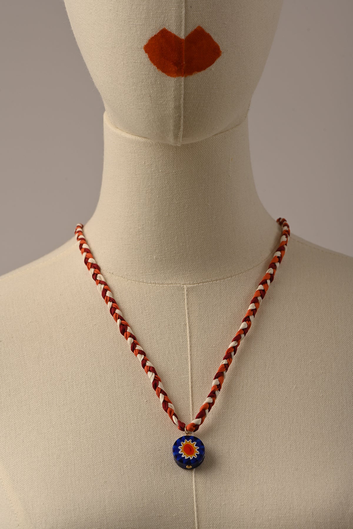 Collana con cordino in seta Bacaressa Amourrina