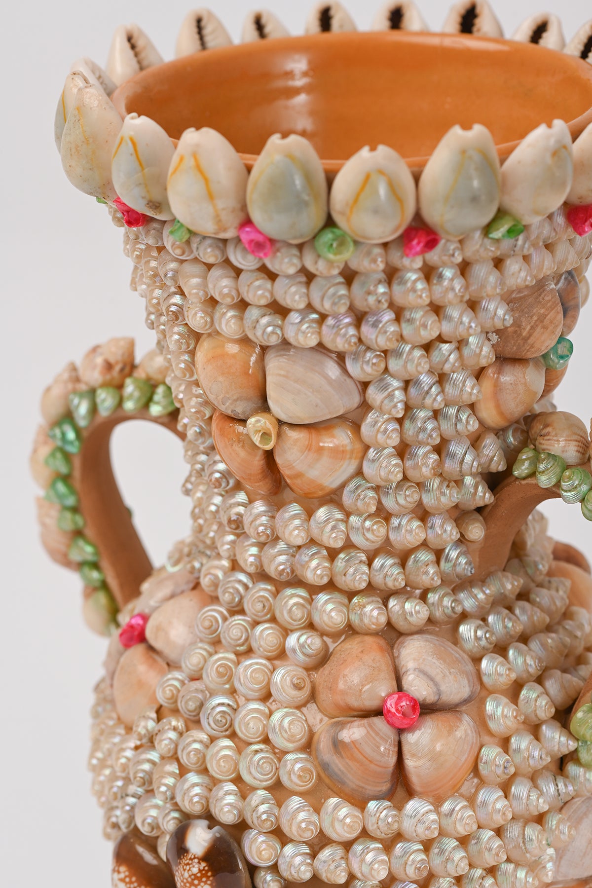 Vaso rivestito di conchiglie Teresa Cercava