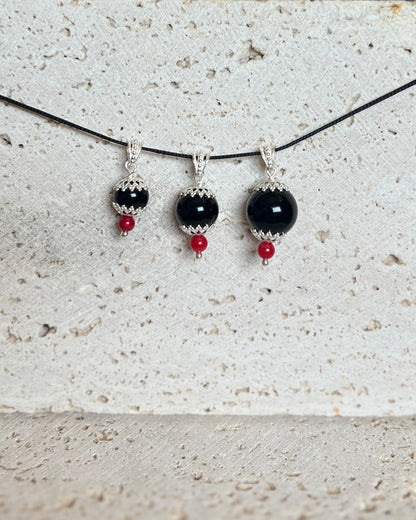 Ciondolo “su coccu” con corallo HOROS