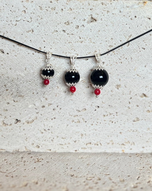 Ciondolo “su coccu” con corallo HOROS