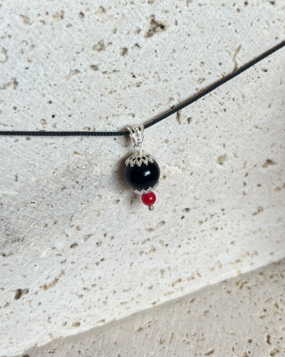 Ciondolo “su coccu” con corallo HOROS