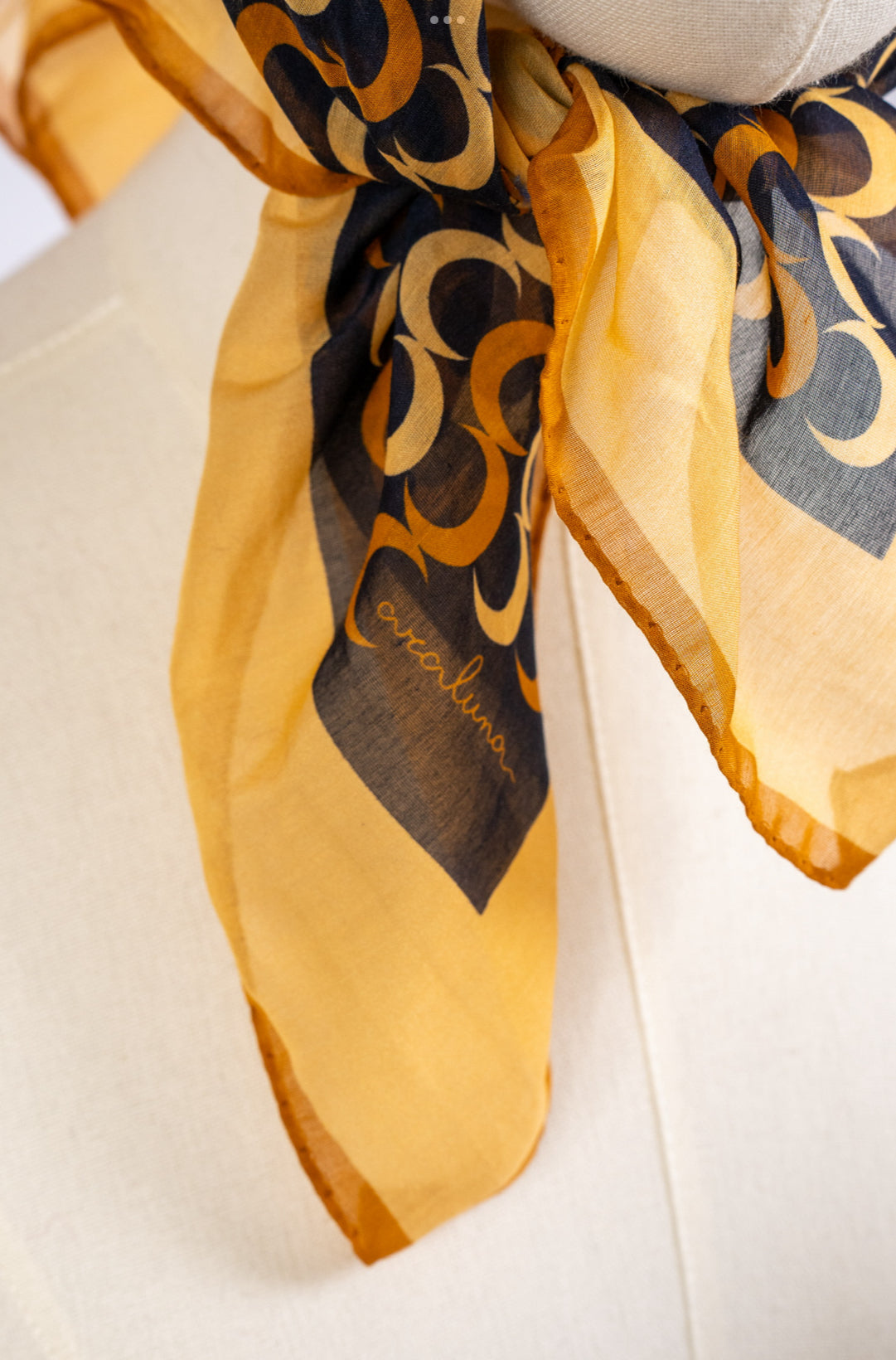 Bandana in voile stampa blu e arancio Caraluna