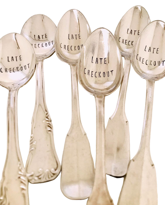Cucchiaino con incisione “Late Check-Out”