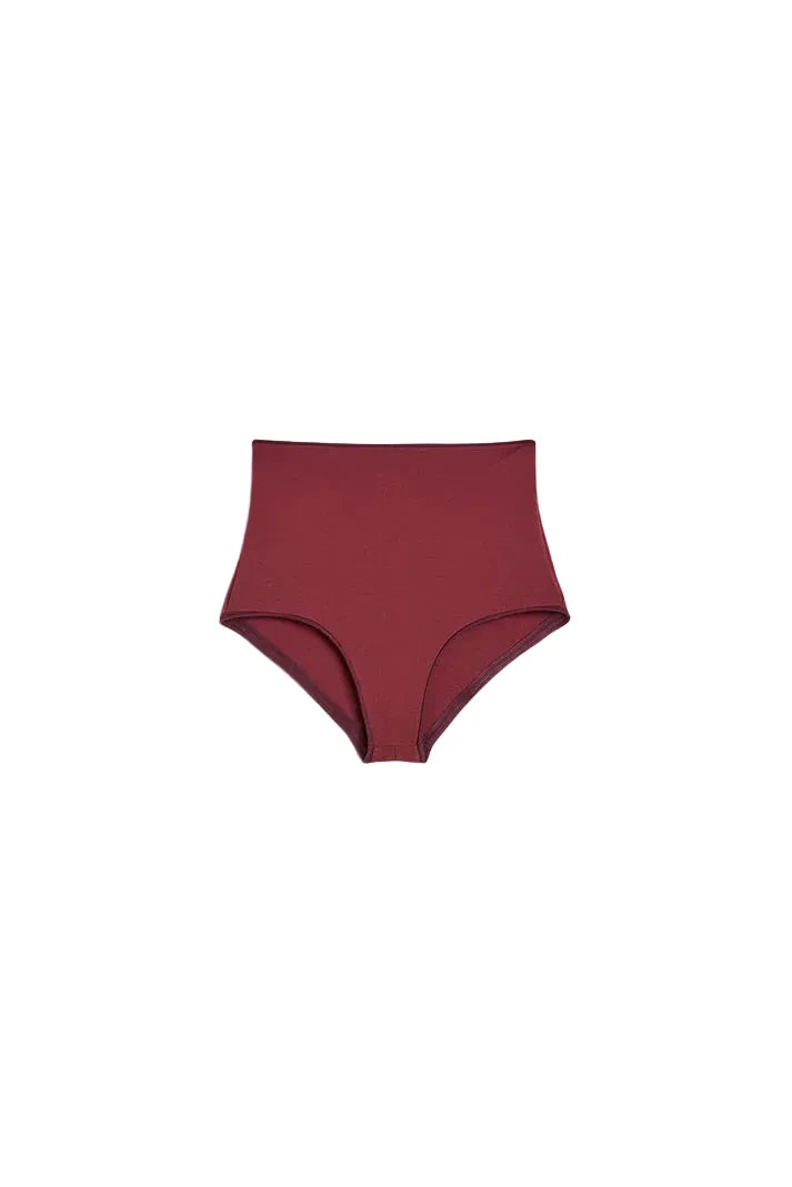 Red elastic sportswear by MACCAPANI